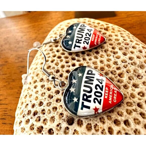 Trump 2024 Earrings MAGA New Heart Shaped Dangle Hooks Patriotic Electi… - Picture 11 of 12